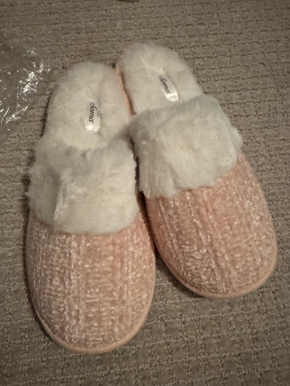 NWT Soma Women's Pink Plush Slip-On Slippers with Faux Fur- size 7/8